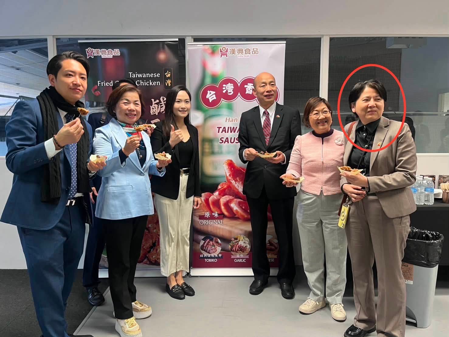 民眾黨立委遭爆出訪狂蹭徐佳青卻說僑委會爽玩　李正皓：噁不噁心？ 249