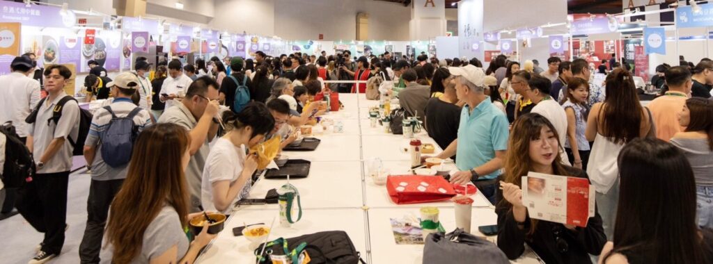 經濟部商業發展署「臺灣好食館」，吸引大批民眾品嚐選購特色美食。(圖／經濟部商業發展署提供）