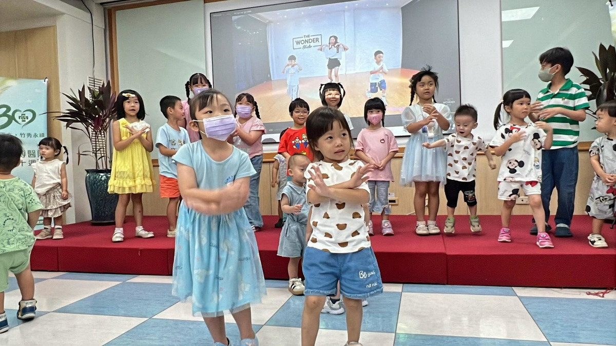 寶寶參與母乳週活動健康快樂成長。(竹山秀傳提供)