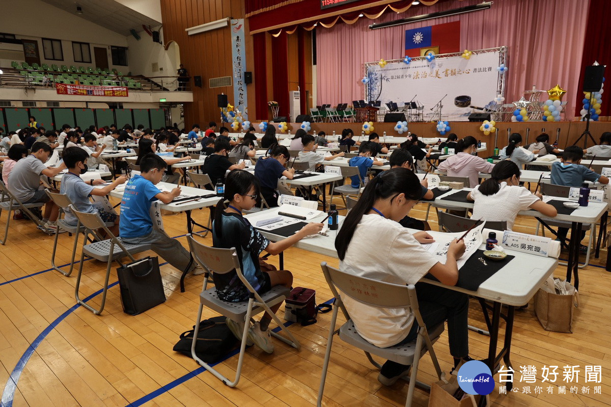 警察局暑期書法競賽分高中國中國小複賽。(縣府提供)<br /><br /> <br /><br /> <br /><br />