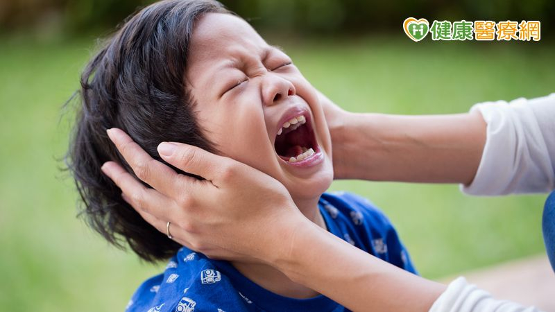 孩子一哭就忍不住生氣?專家揭父母煩躁真正原因