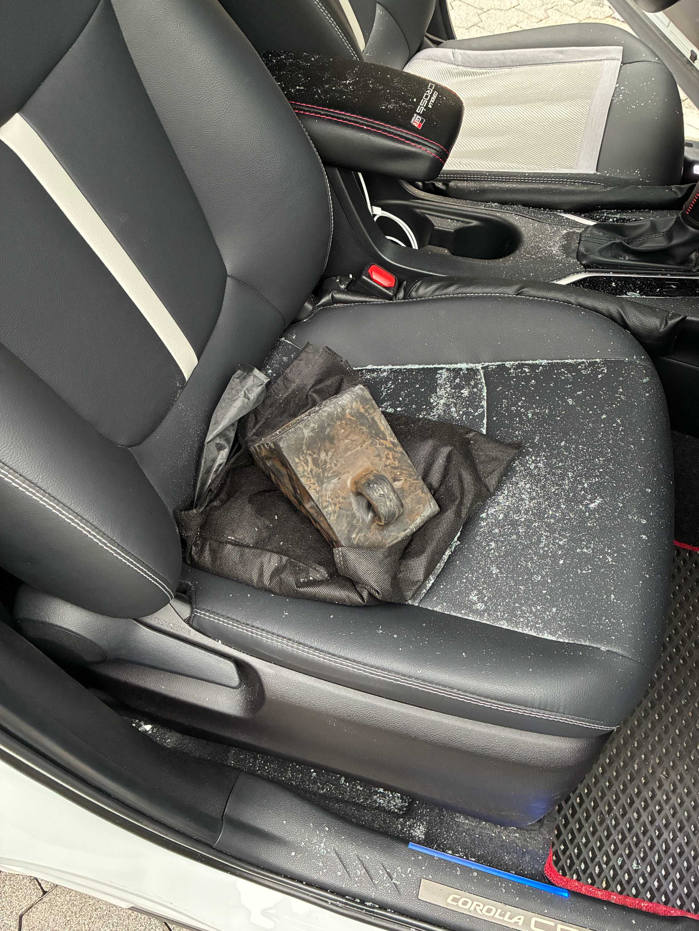 國道3號飛來橫禍!前車輾壓掉落物擊碎擋風玻璃 駕駛驚魂:還好沒砸到人