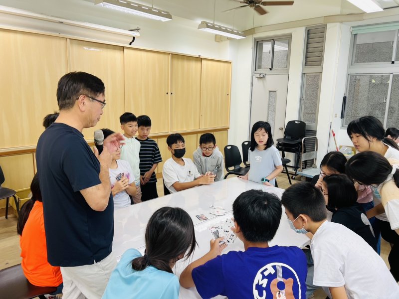 慈大附中科學探究夏令營 探索科學奧秘 激盪學習火花