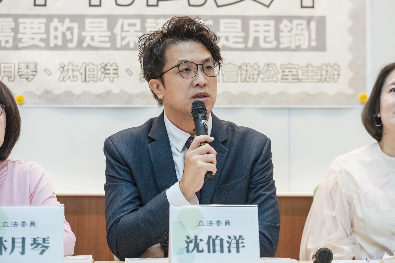 沈伯洋書面質詢兒虐議題 魏汶萱酸:拿得到衛福部完整資料嗎? 248 沈伯洋書面質詢兒虐議題 魏汶萱酸:拿得到衛福部完整資料嗎? 247