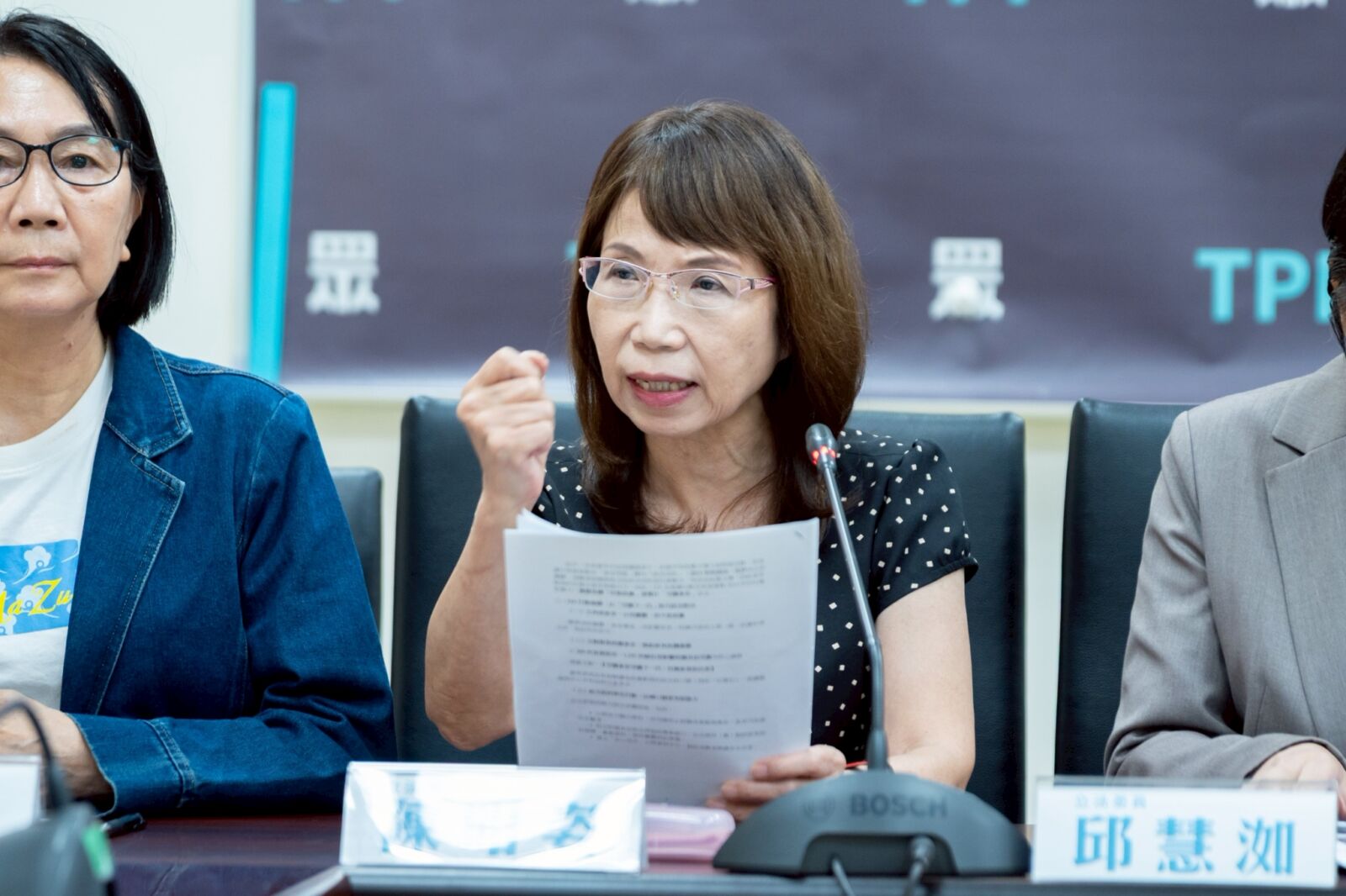 網友怒控「特權插隊看診」 陳昭姿向社會大眾深表歉意 242 網友怒控「特權插隊看診」 陳昭姿向社會大眾深表歉意 241