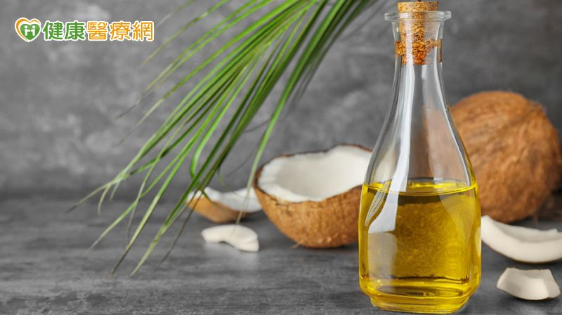 椰子油漱口助「排毒」?搭配生酮飲食成風潮 醫提醒喝油養生4迷思
