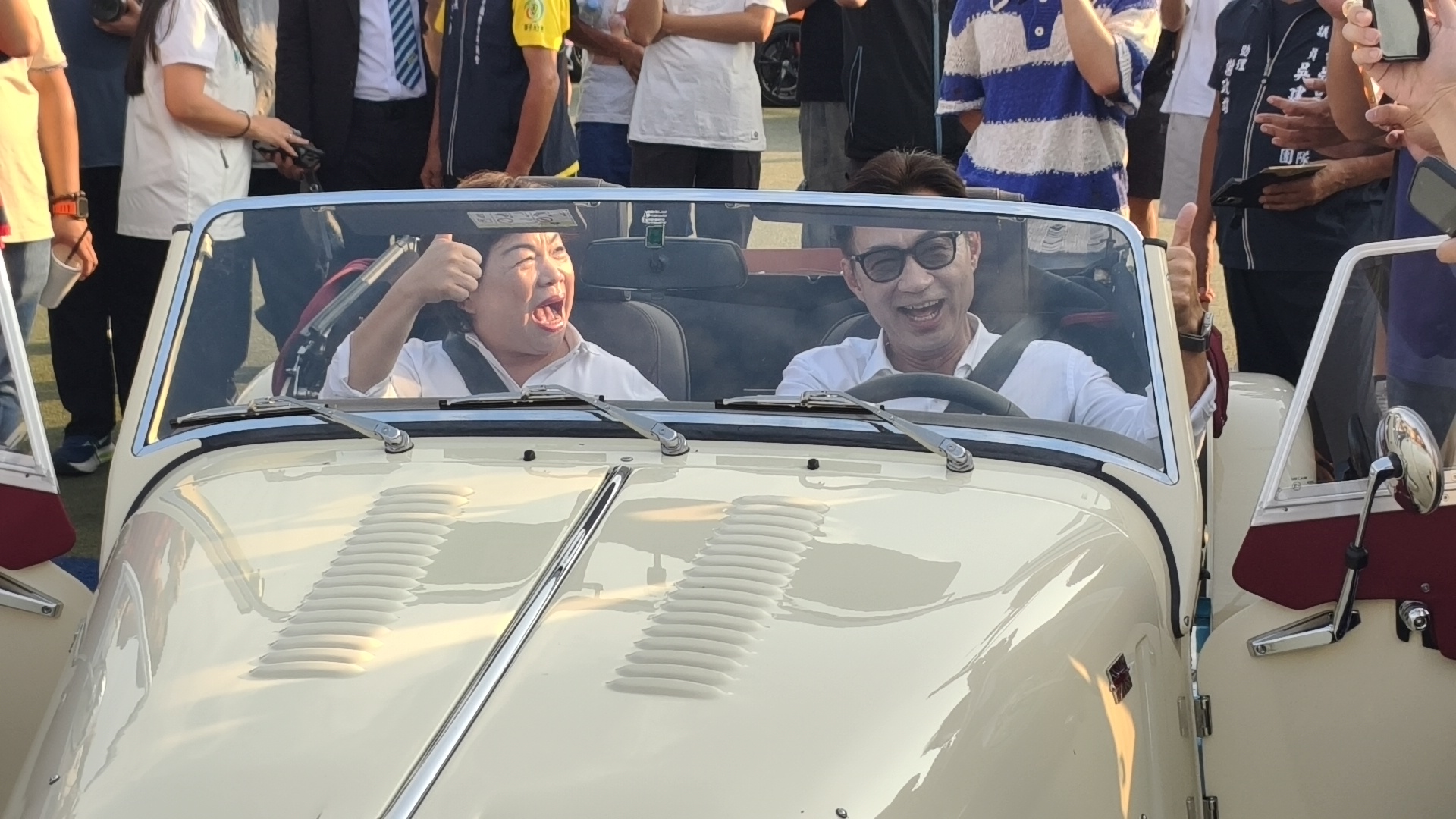 支持合法汽車運動文化 近200輛特色車齊聚台中 賽車籃球X文藝嘉年華吸引逾5000人參與