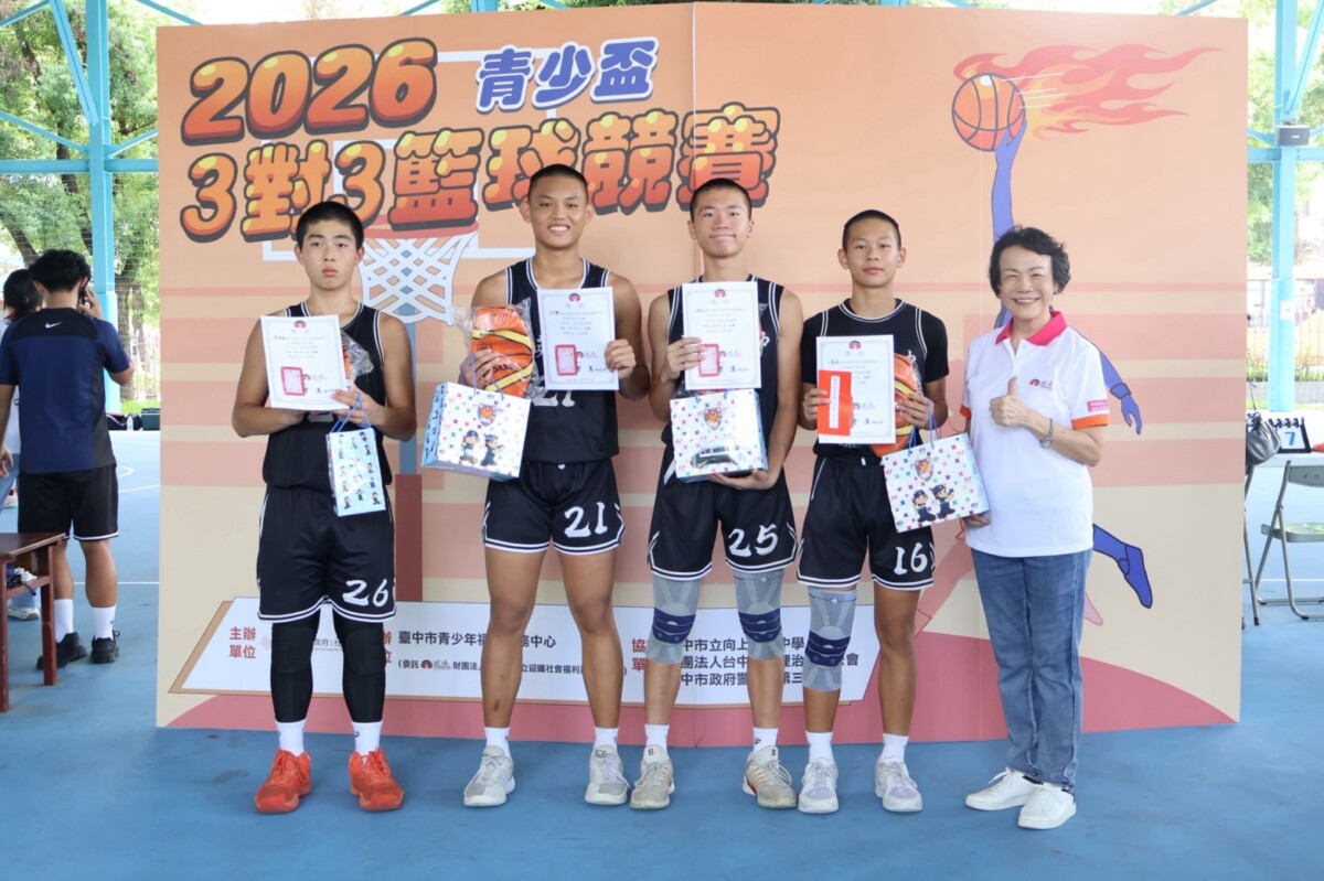 ▲參賽選手在球場上全力拚戰，展現球技、透過默契配合獲得佳績。(圖/記者顏淑娟翻攝)