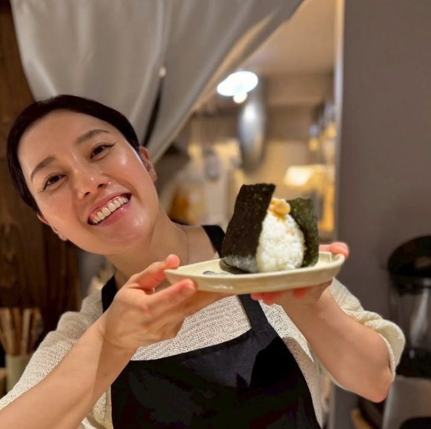 長澤梓引退12年,目前創業開手作飯糰店。(圖/翻攝IG)