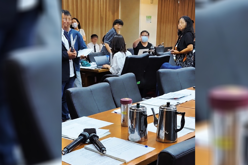 李洋「罰站」爭議 羅廷瑋控綠營4度沒收民生法案 236 李洋「罰站」爭議 羅廷瑋控綠營4度沒收民生法案 235