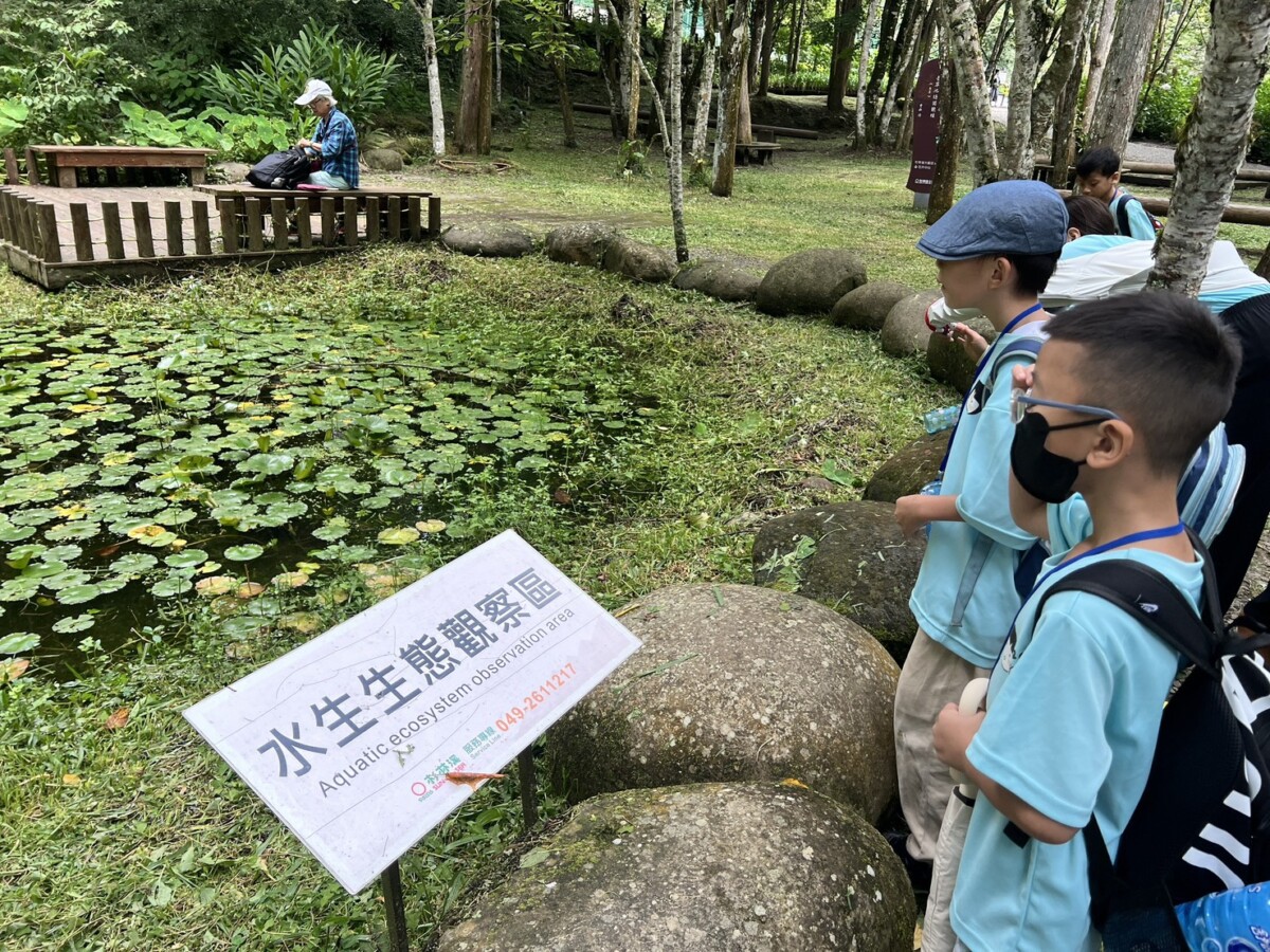 SQ08034 9彰化家扶帶114童走進杉林溪