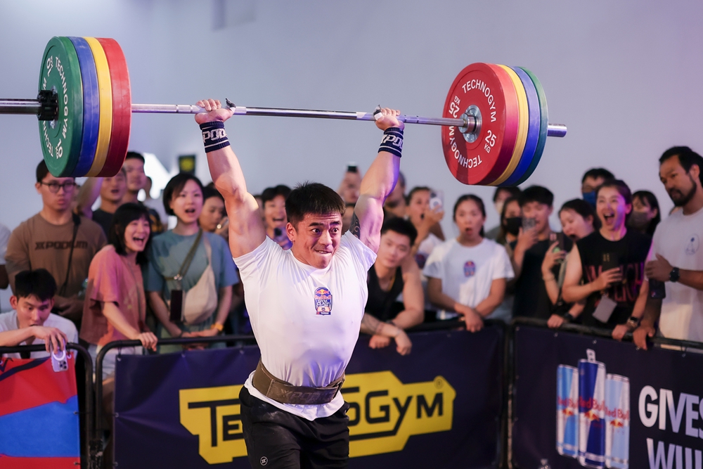 曾獲台灣混合式健身多項賽事冠軍選手朱宇森於 Red Bull Gym Clash 挺舉項目舉起160公斤，創下當日男子選手挺舉最重紀錄。