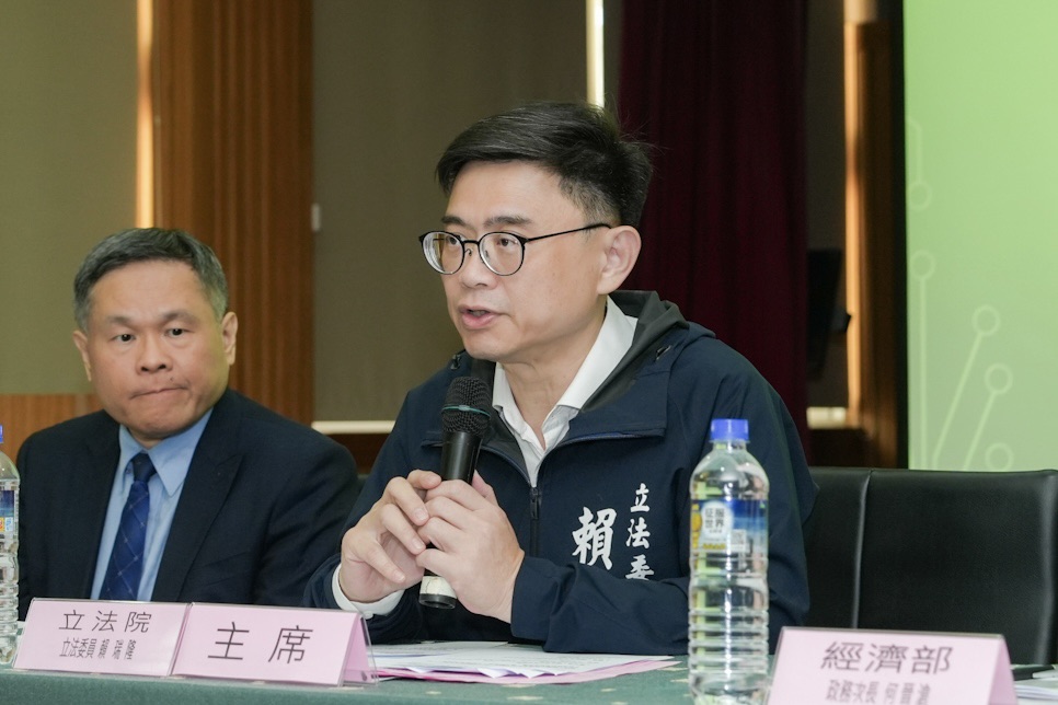 賴瑞隆在會中提出,「傳產高值化」四大策略。