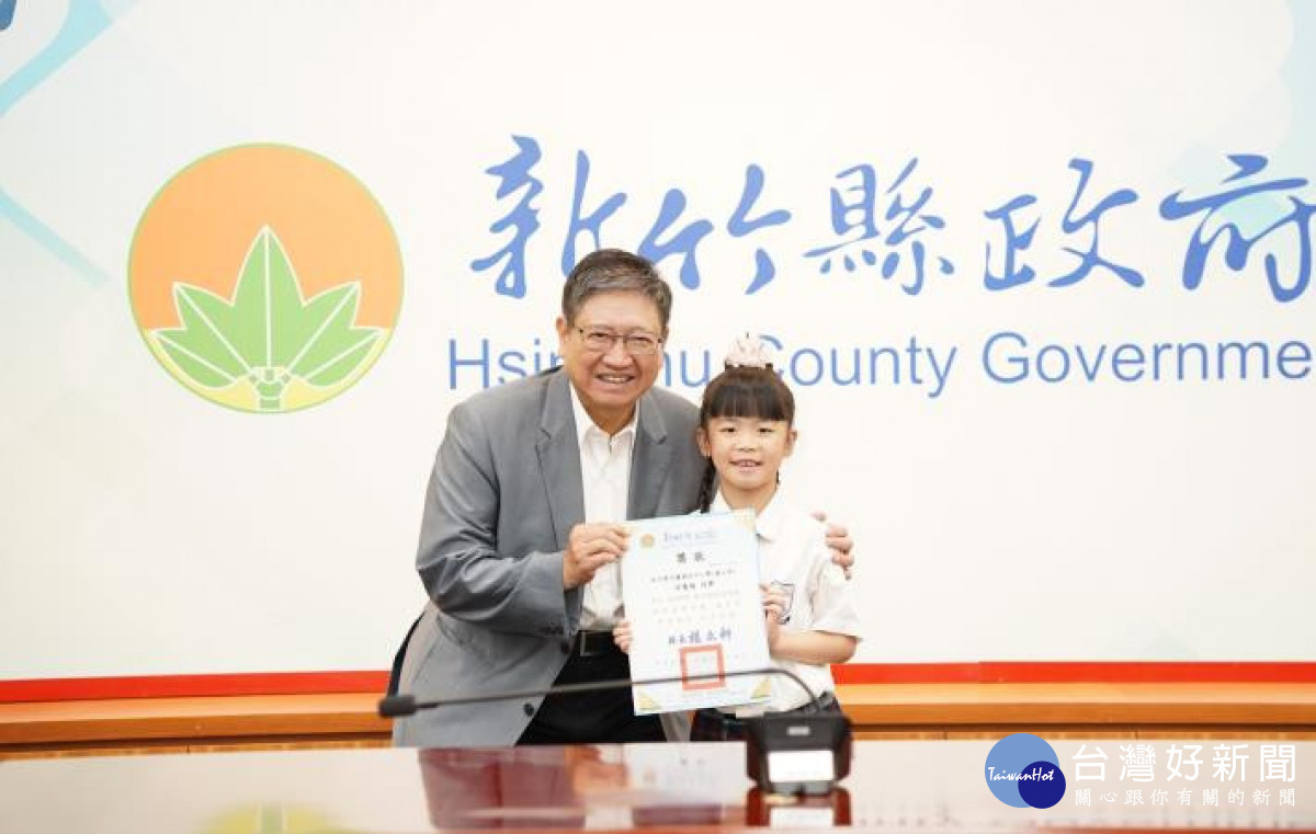 楊文科縣長與洪睿禧。