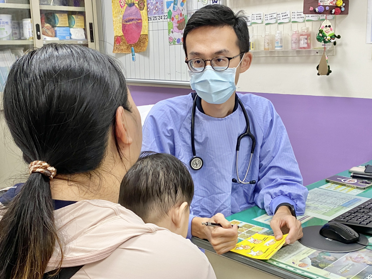 暑假腸病毒升溫，1歲童睡夢反覆肌抽躍送醫，醫籲留意重症警訊。圖／秀傳提供