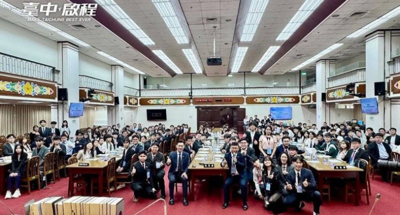 模擬立法院青年營登場 江啟臣:未來立委就在你們之中
