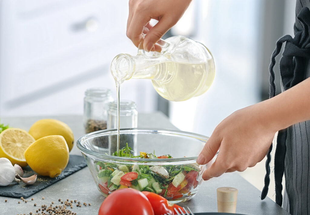 苦行生化科技生產的冷壓初榨椰子油適合多元健康料理使用。