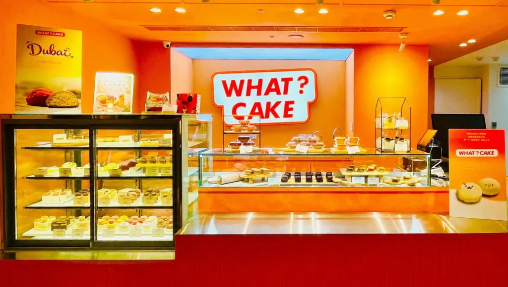 台北凱撒大飯店B1「凱撒美食精品館」全新甜點品牌「What?Cake」新開幕,每日供應新鮮蛋糕與甜點,包含杜拜巧克力甜點、可麗露、馬卡龍及多款精緻蛋糕,為爸爸挑選一份甜蜜心意。圖/台北凱撒大飯店提供