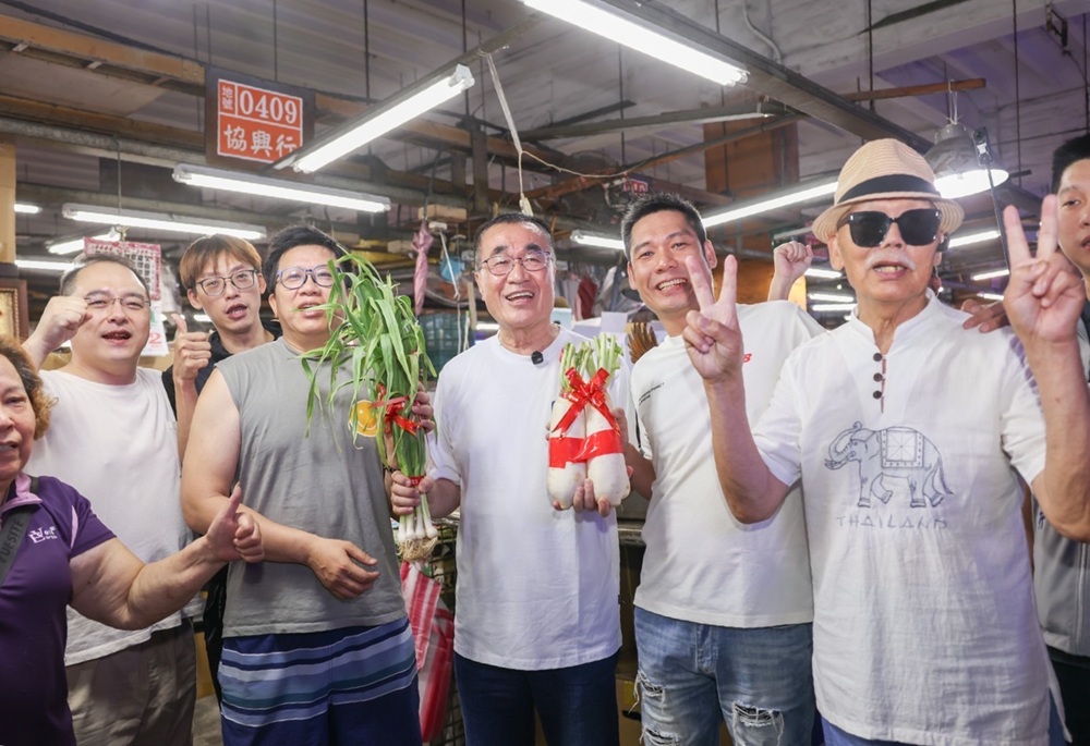 李四川從板橋到三重連兩週清晨拜票 人氣旺民眾高喊「沒選上我會難過」 175 248260804a04