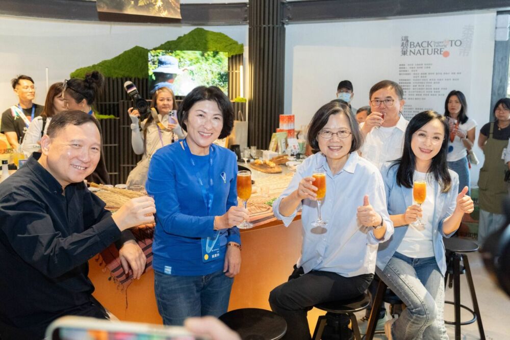 饒慶鈴、陳瑩陪同走訪台東博覽會　蔡英文肯定「慢經濟」發展成果 187