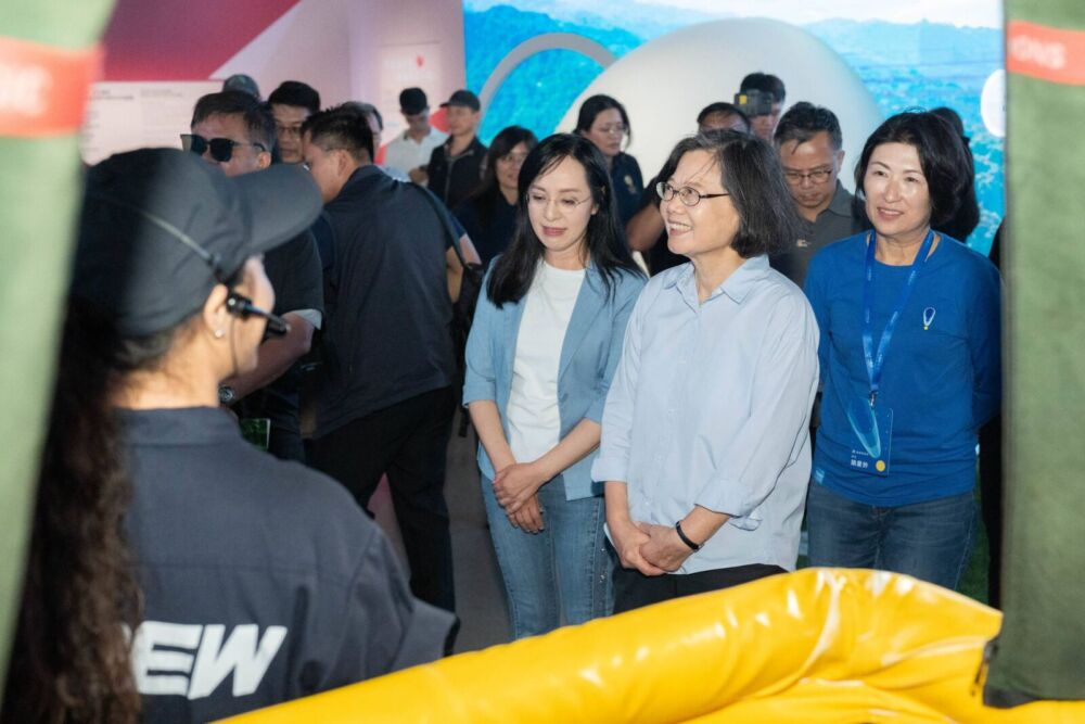 饒慶鈴、陳瑩陪同走訪台東博覽會　蔡英文肯定「慢經濟」發展成果 189