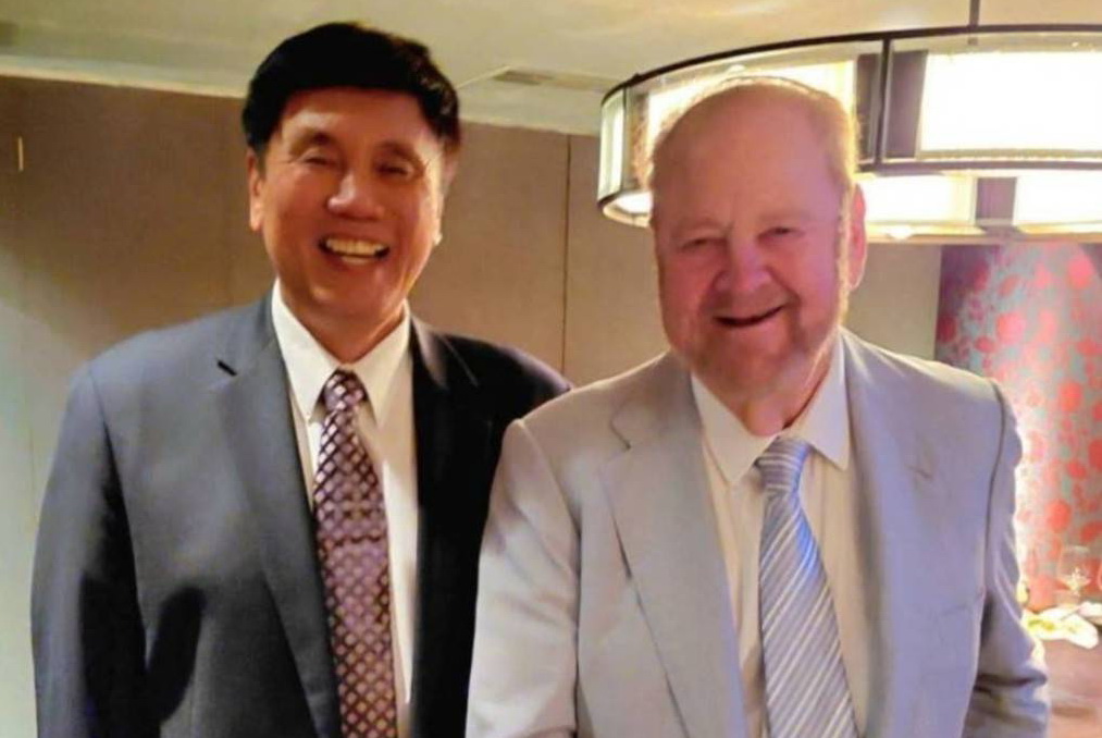 董久源博士與外泌體諾貝爾獎得主James Rothman於台北合照。(圖/記者翻攝)