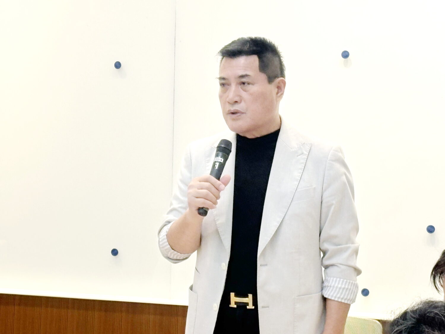 黃仁委員強調，未來將持續督促主管機關秉持公開透明、理性溝通及尊重專業的原則，廣納各界建言。(圖／記者包克明 攝)
