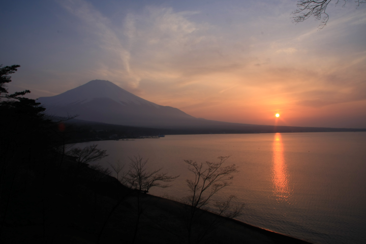 在富士山的山中湖賞日落!水陸兩用巴士「山中湖的河馬」暑假加開夕陽班次