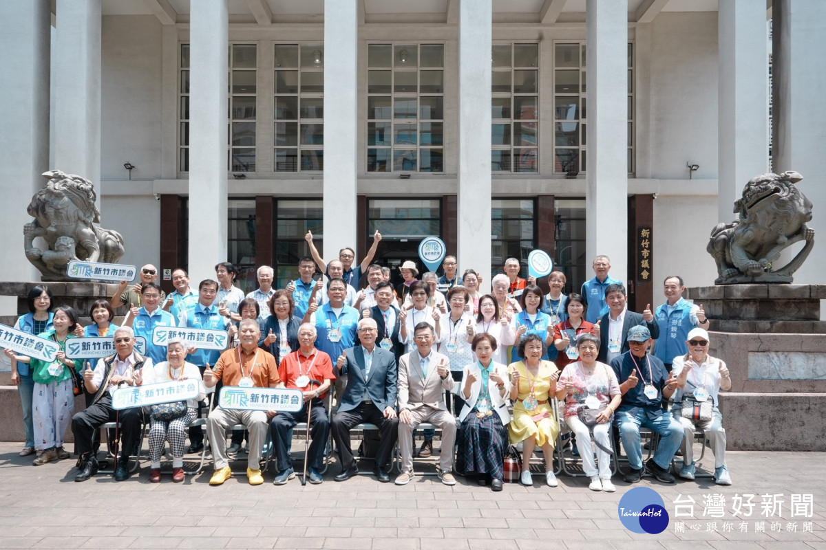 上百位歷屆議員職員回娘家。