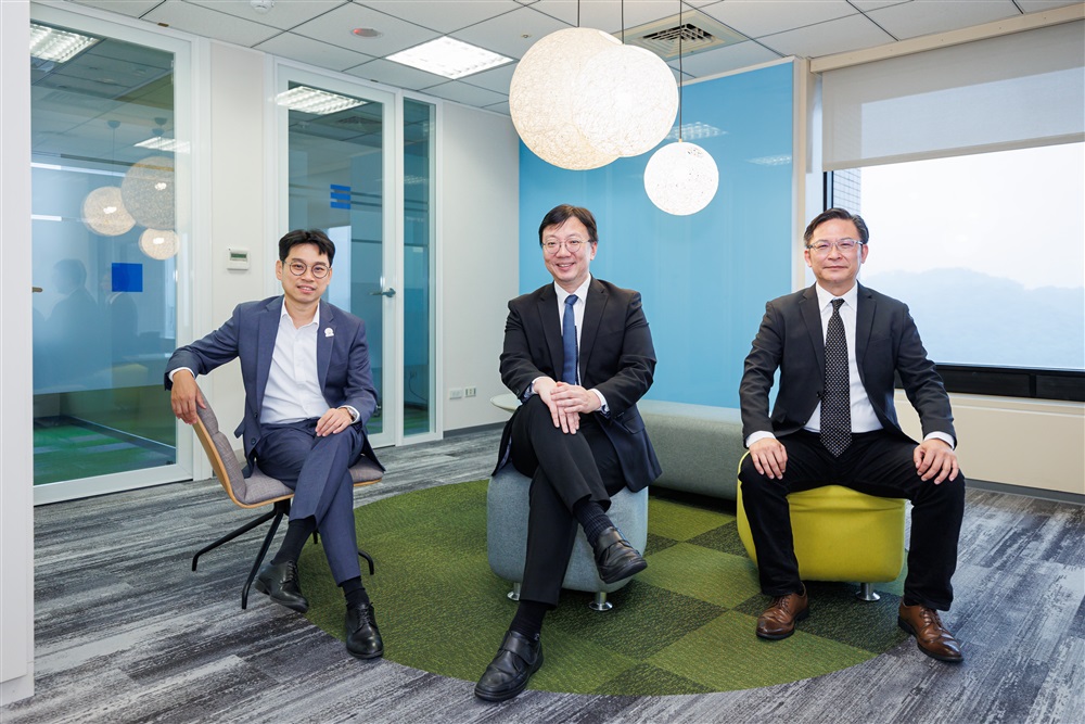 圖說：（由左至右）BIG DATA 創辦人暨董事長金志丞、戴爾科技集團技術副總經理李百飛、勤業眾信執行副總經理江榮倫