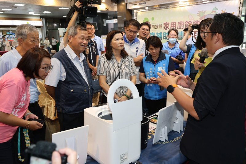 迎戰廚餘去化新挑戰 南投縣推家用廚餘機補助 每戶最高補助5,000元 副縣長王瑞德代表許縣長宣布啟動