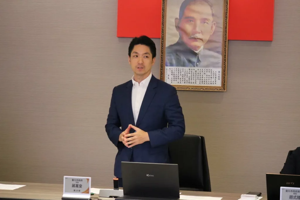 台北市長蔣萬安出席台北市商業會「115年產業發展座談會」並致詞。