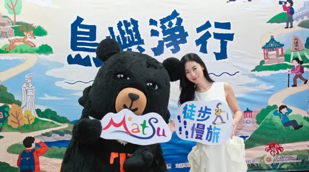 大久保麻梨子與觀光署喔熊組長。