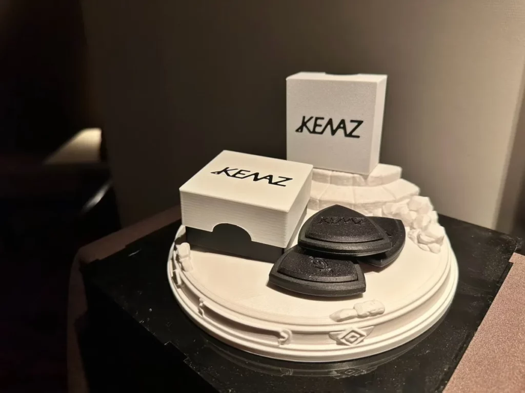 榮鈦帶來台灣自研品牌KENAZ首款音響腳墊OTHALA X5,每組1,800元,將品牌多年經驗延伸至器材支撐及振動控制領域。