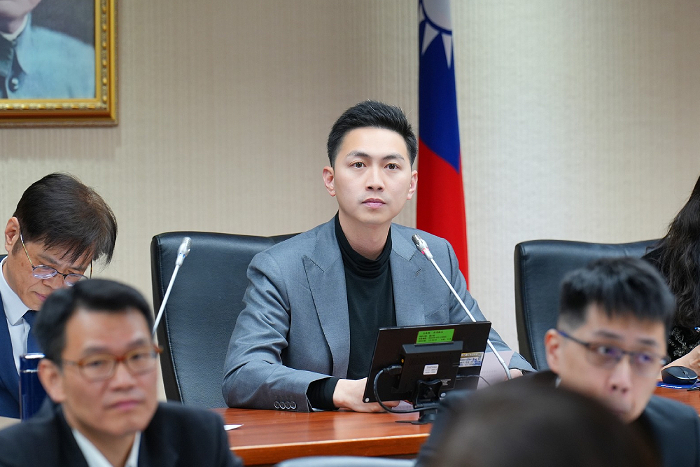 蘇一峰絕食現場量血壓遭檢舉 廖偉翔:同樣標準賴清德違反高達11次 238 蘇一峰絕食現場量血壓遭檢舉 廖偉翔:同樣標準賴清德違反高達11次 237