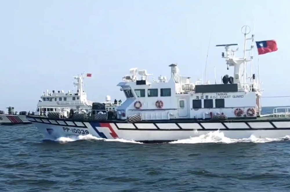 海巡艇嚴密監控強勢驅離 中國海警假借執法巡查再度侵擾金門 202 cnews204260805a05