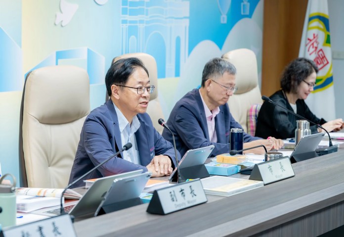 黃世杰喊桃園敬老卡調升至1200點 桃議國民黨團怒批罔顧財政穩健 1d463e95 a542 418c 86d7 72c33c1f4542 scaled