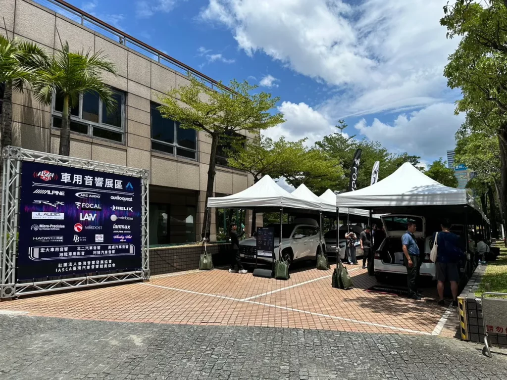 本屆展覽第五度攜手IASCA TAIWAN汽車音響競賽協會合作,於戶外廣場展出7輛音響改裝車。