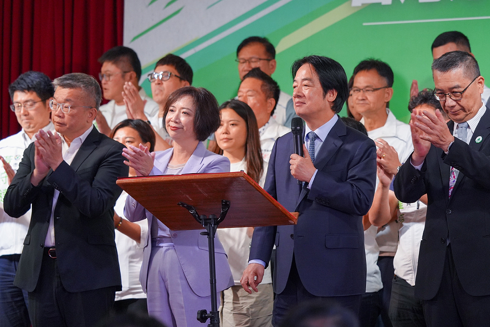 強調執政黨責任是穩定社會 賴清德盼台中「換黨換人做做看」 212 強調執政黨責任是穩定社會 賴清德盼台中「換黨換人做做看」 211
