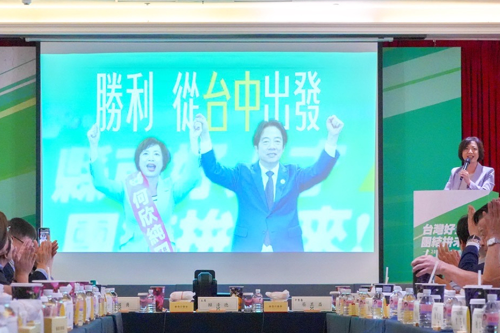 蔡其昌讚「她能力在我之上」 何欣純提願景盼弭平台中3落差 212 蔡其昌讚「她能力在我之上」 何欣純提願景盼弭平台中3落差 211