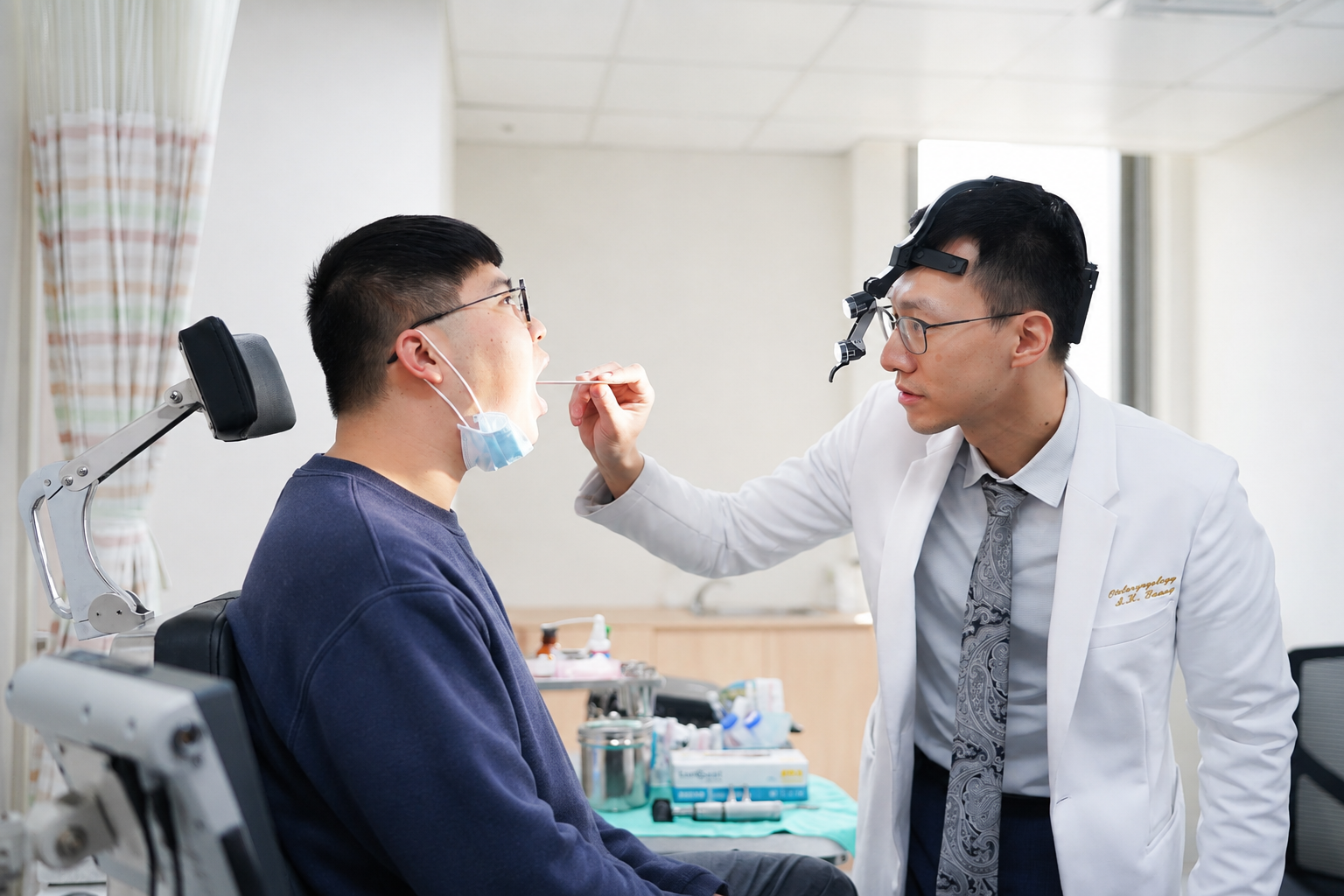 黃聖凱醫師說明若長期打鼾、睡醒仍疲倦或白天嗜睡，建議及早接受睡眠專科評估