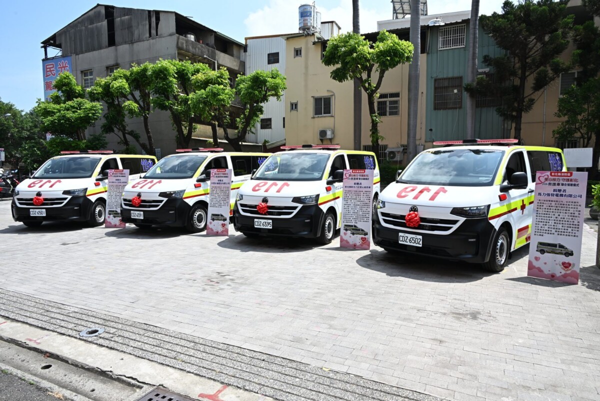 SQ08072 4救護車變身行動急診室