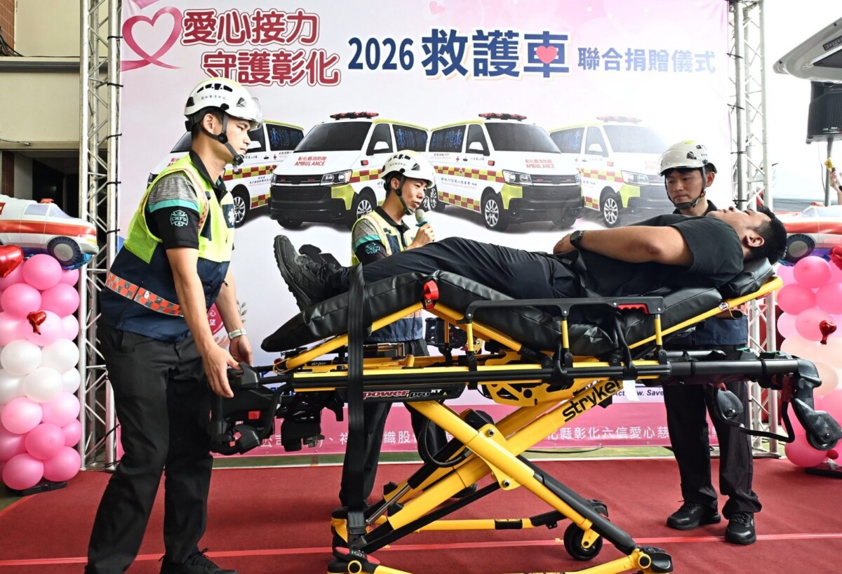 SQ08072 5救護車變身行動急診室