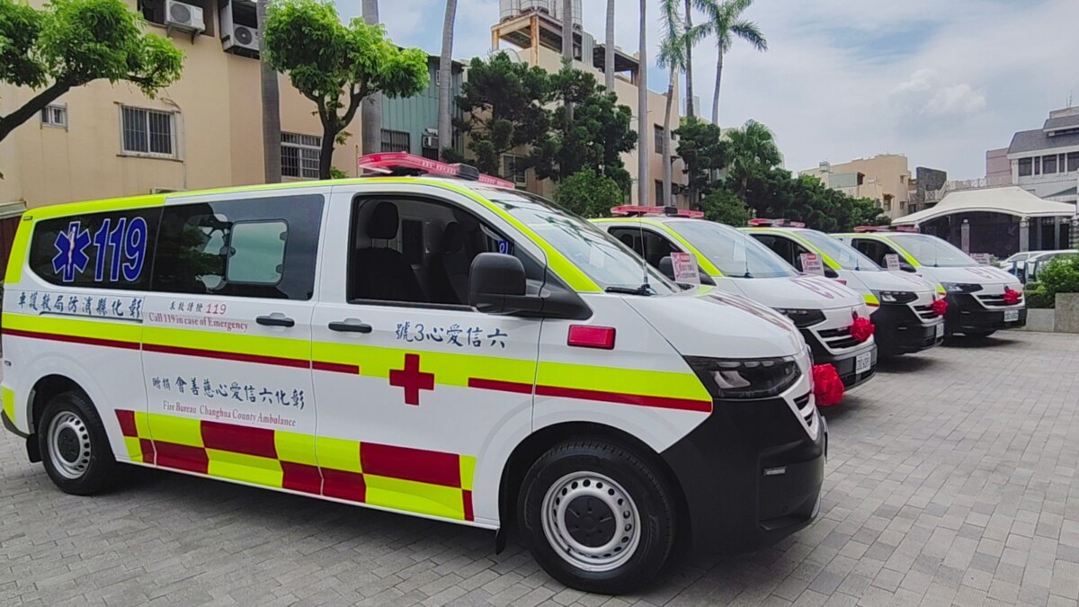 SQ08072 8救護車變身行動急診室