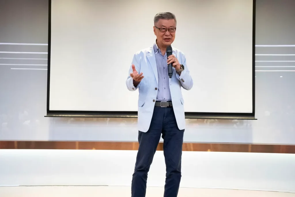 珍愛教育基金會董事，前行政院長陳沖擔任總評審