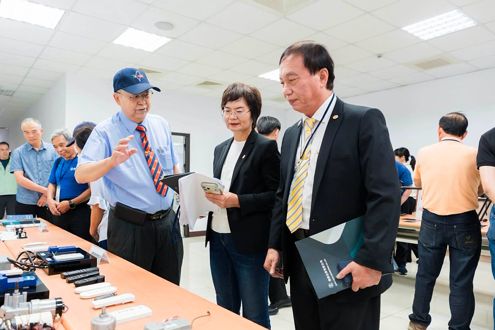 攜手沈榮津替彰化中小微企業爭出路 陳素月:任縣長第一時間導入中央千億資源 222 攜手沈榮津替彰化中小微企業爭出路 陳素月:任縣長第一時間導入中央千億資源 221