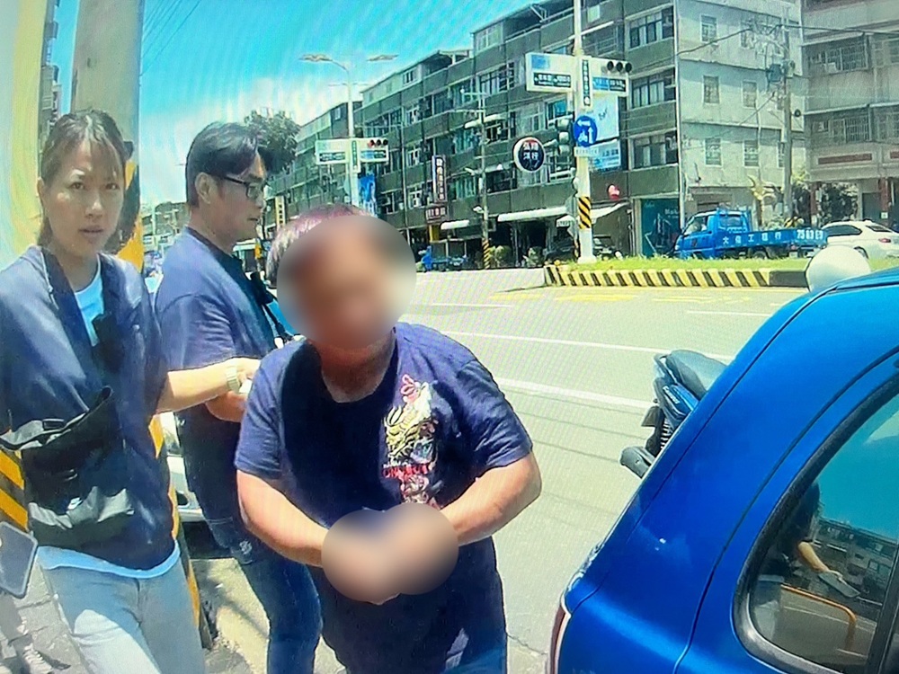 警瓦解詐團金流鏈 48歲收水手面交現身秒收網逮人 272 cnews204260807a04