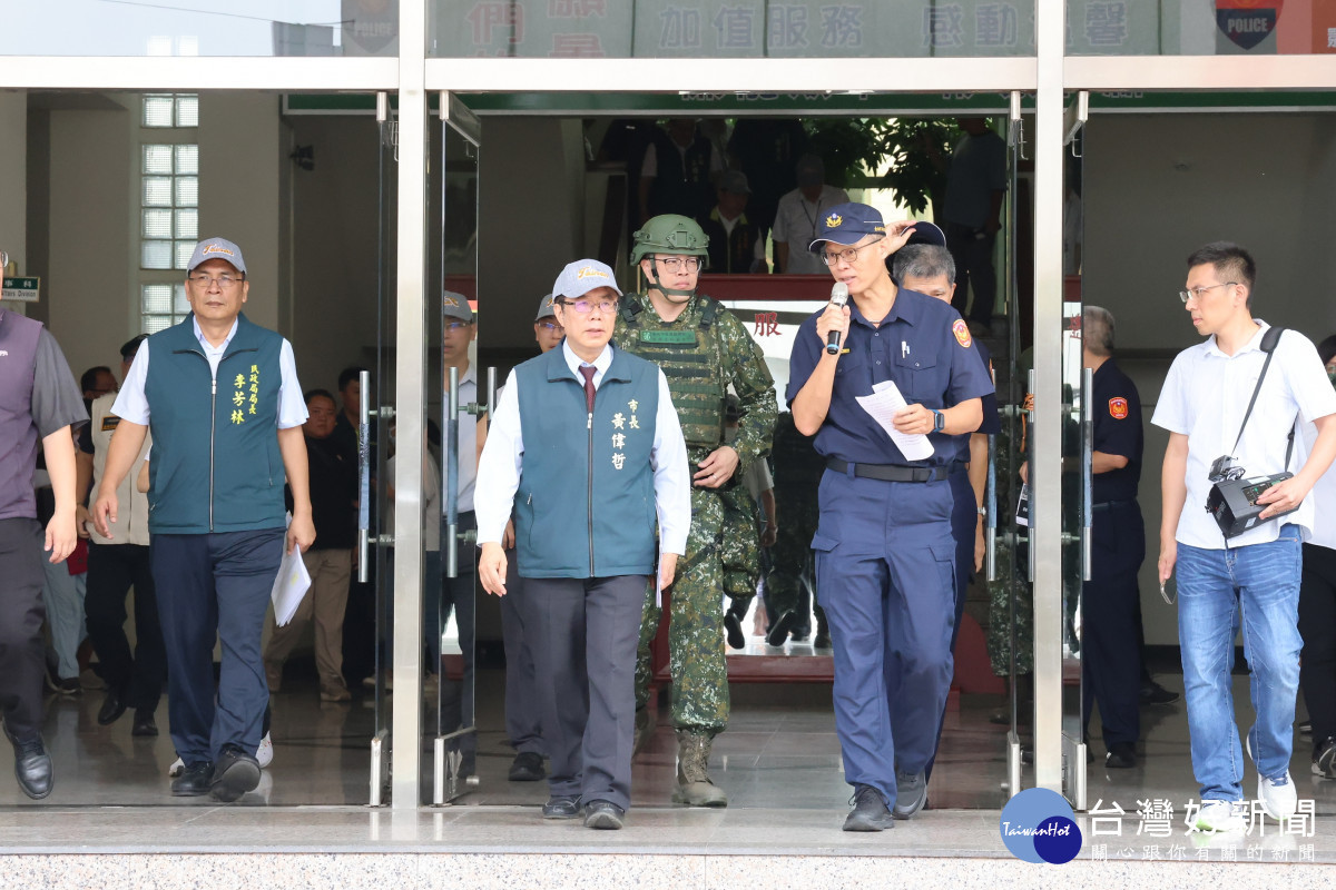 市長黃偉哲率眾視導城鎮韌性防空避難演習，強調寧可百年無戰事，不可以一日無戰備