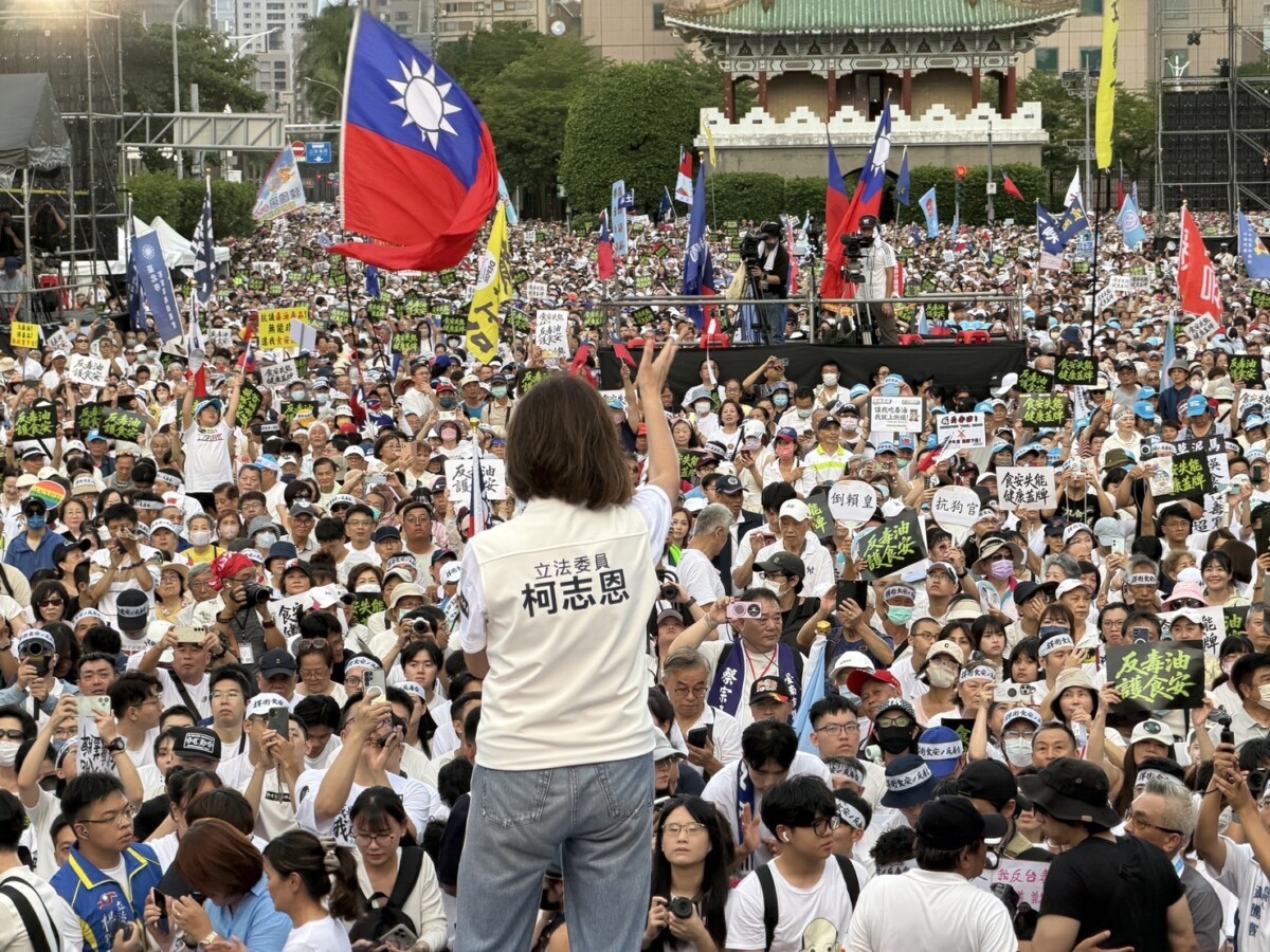 賴瑞隆對決柯志恩，高雄市長選戰中間選民成關鍵(圖/翻攝網路)