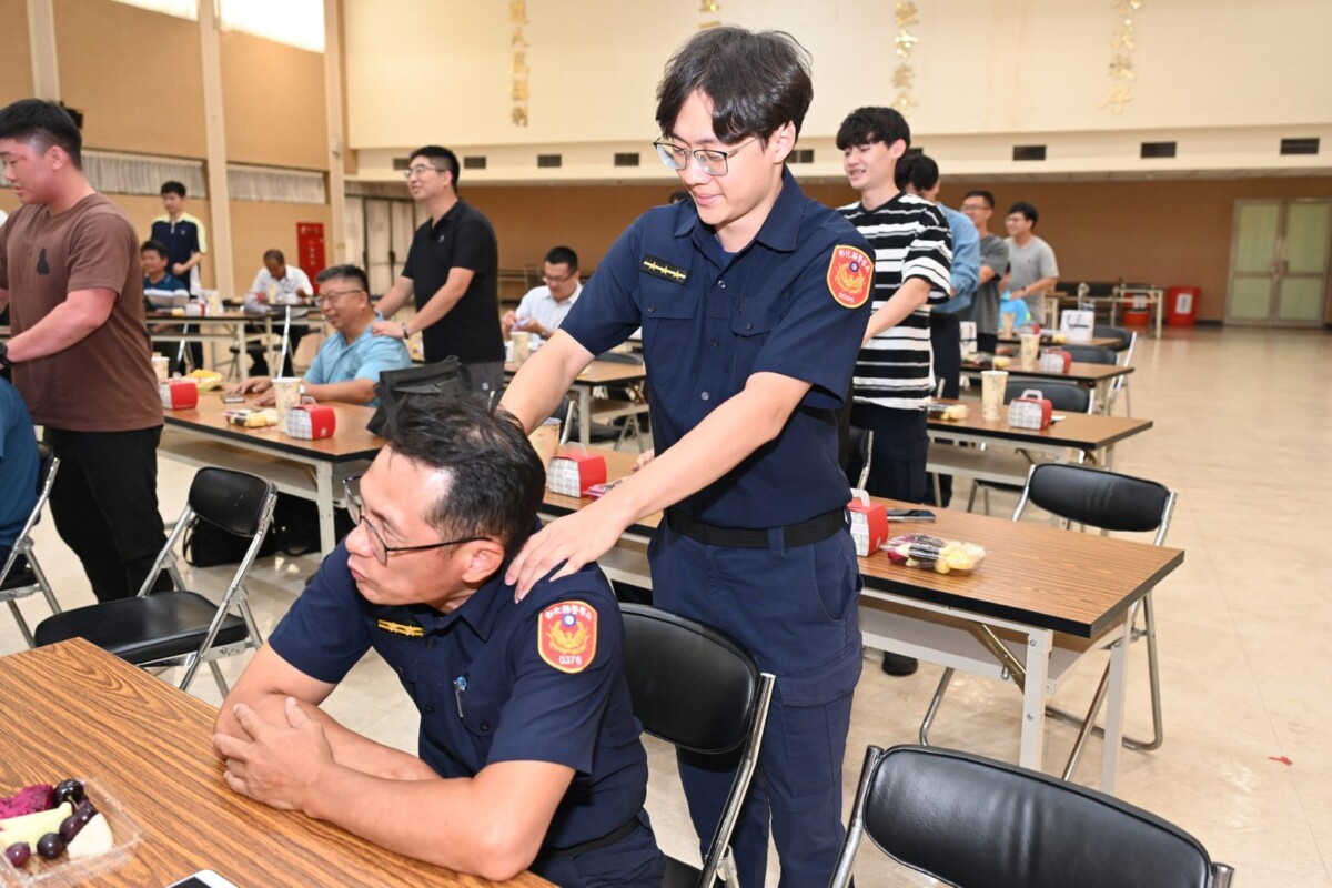 SQ08086 5父子都是警察！父親節同框
